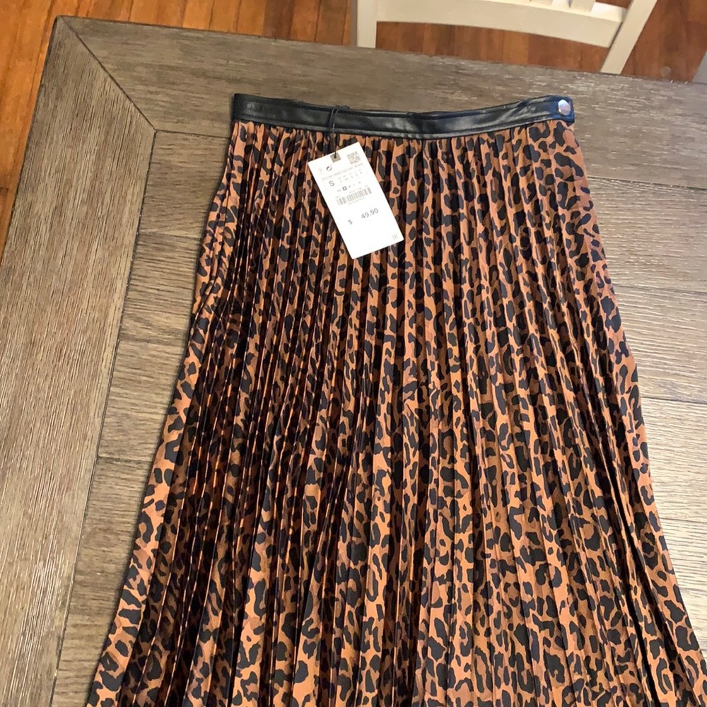 Zara pleated leopard skirt